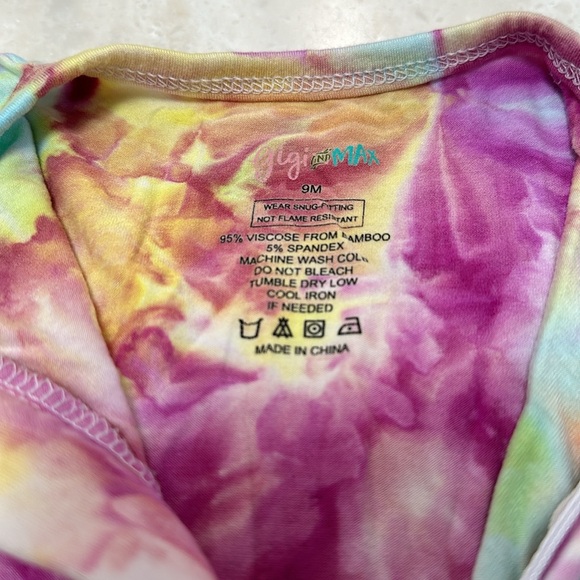 Gigi and Max ruffle zip one piece tie dye footie, size 9months - Picture 2 of 5